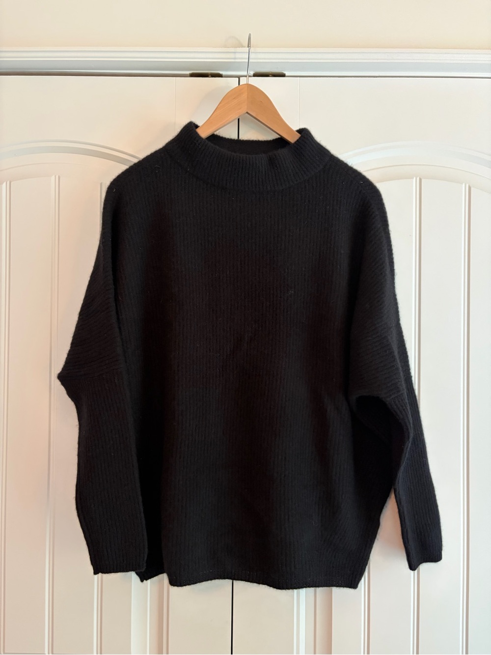 Lord & Taylor 100% Cashmere Black Mock Neck Sweater Women's Size Small